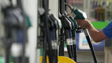 Експерт: Бензинът трябва да е 2,36 лв. за литър, няма причина за поскъпване на горивата