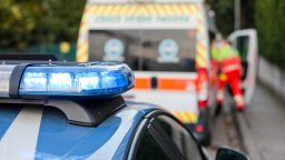 Цистерна с мляко блъсна кола в насрещното и се преобърна, а шофьорът загина на място